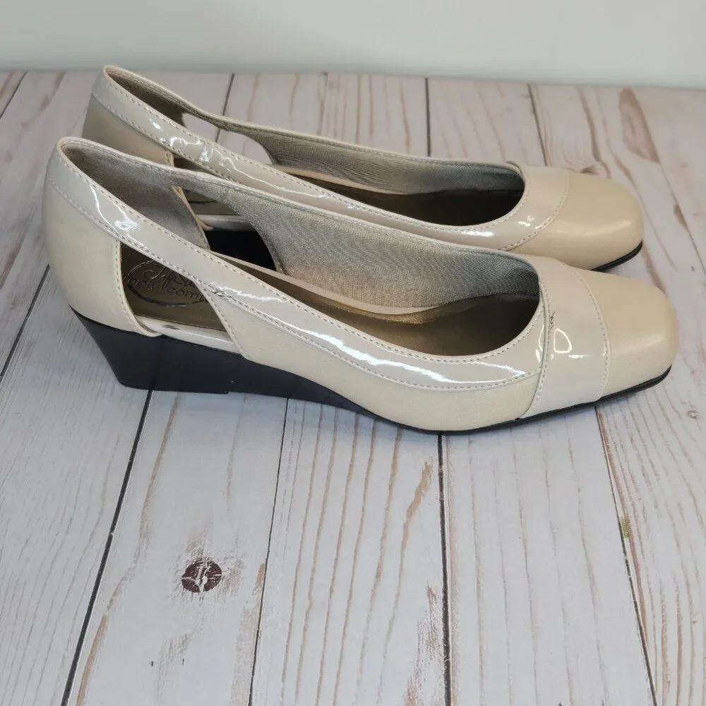 LifeStride Grandeur Cream Wedge Pumps Women’s 7.5 Square Toe Comfort Heels